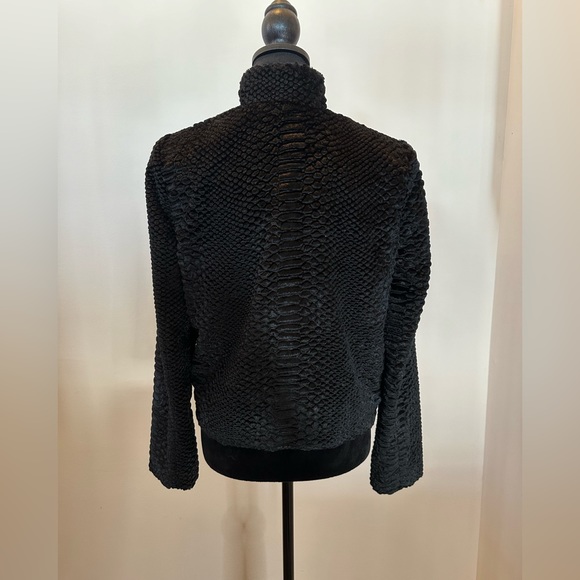 Alice + Olivia Black Faux Fur Solid Snakeskin Jacket. Size medium. - Picture 4 of 12